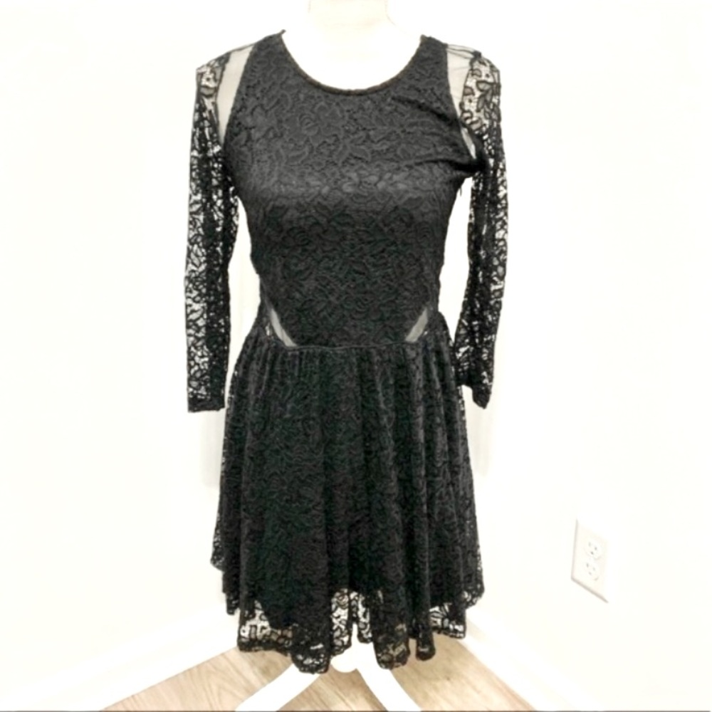 Abercrombie & Fitch Lace Cutout Skater Mini Dress - Jrs L/Womens 6